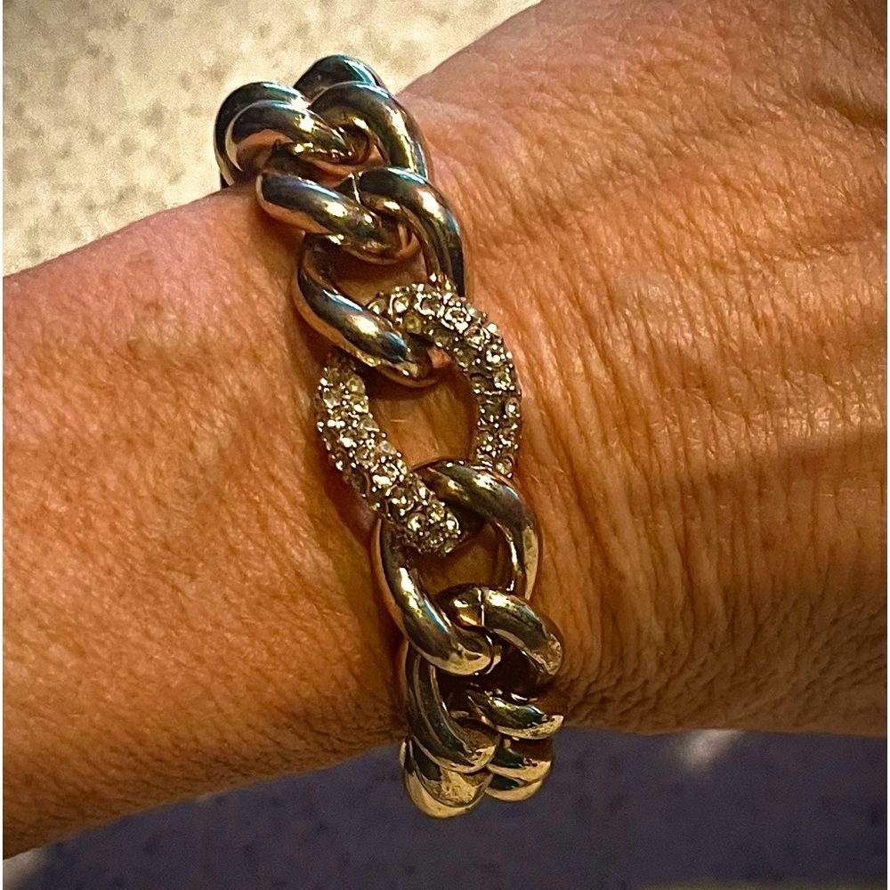 Victoria’s Secret gold chain like bracelet💕